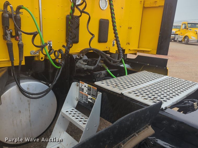 image for item NG9825 2021 Kenworth  T680 semi truck