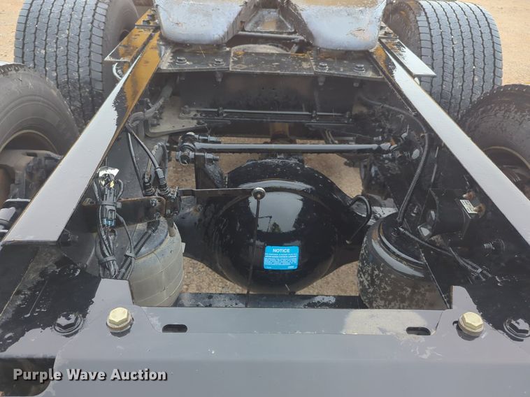 image for item NG9825 2021 Kenworth  T680 semi truck