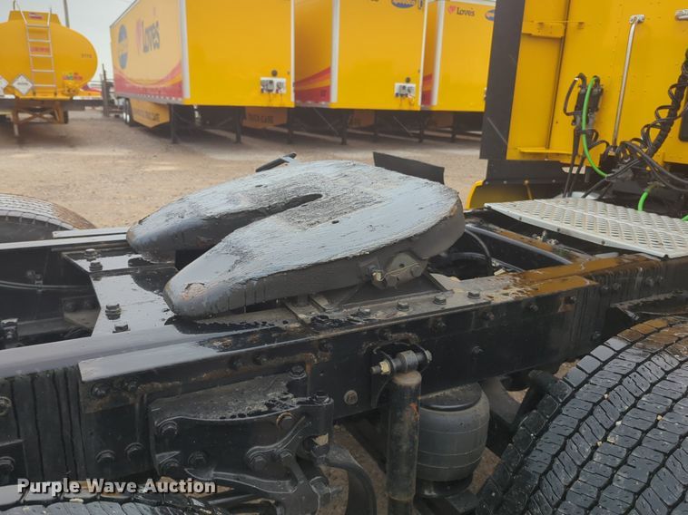 image for item NG9825 2021 Kenworth  T680 semi truck