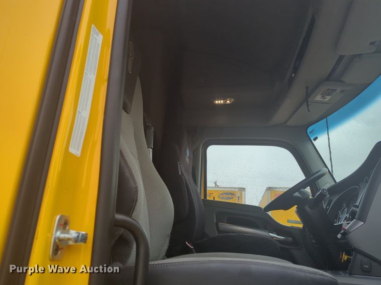 image for item NG9825 2021 Kenworth  T680 semi truck