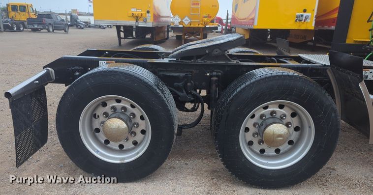 image for item NG9825 2021 Kenworth  T680 semi truck