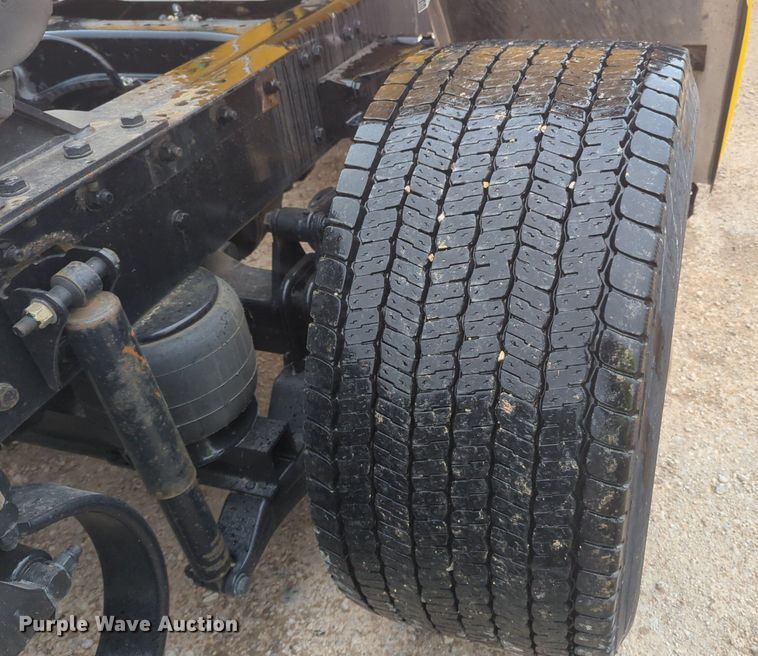 image for item NG9825 2021 Kenworth  T680 semi truck