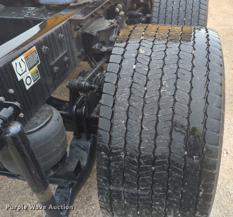 image for item NG9825 2021 Kenworth  T680 semi truck