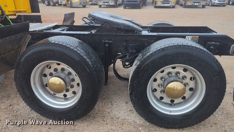 image for item NG9825 2021 Kenworth  T680 semi truck