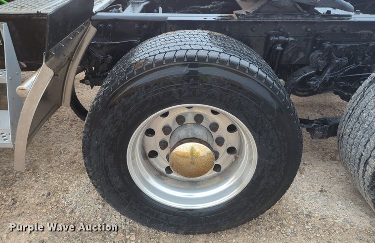 image for item NG9825 2021 Kenworth  T680 semi truck