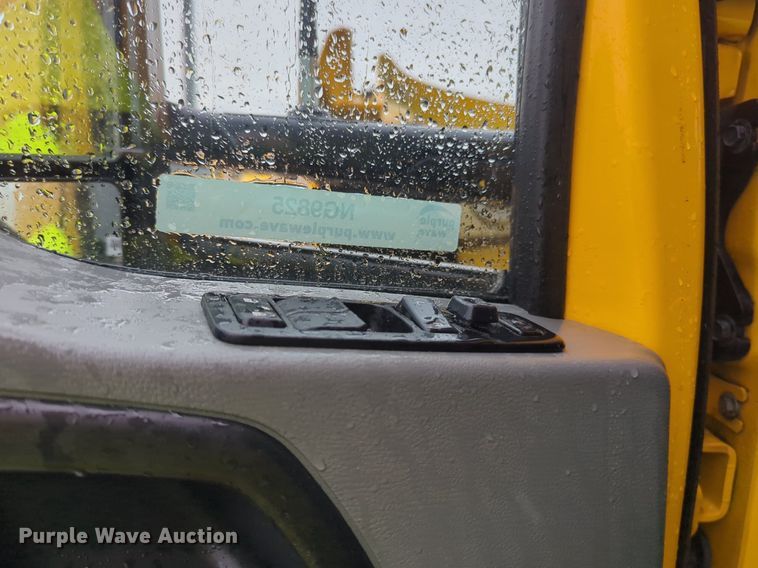 image for item NG9825 2021 Kenworth  T680 semi truck