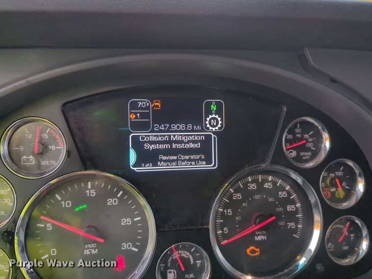 image for item NG9825 2021 Kenworth  T680 semi truck