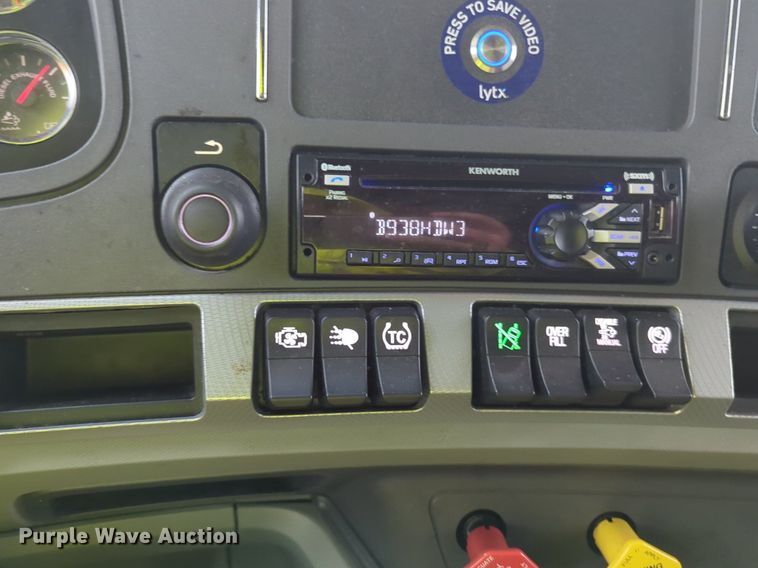 image for item NG9825 2021 Kenworth  T680 semi truck