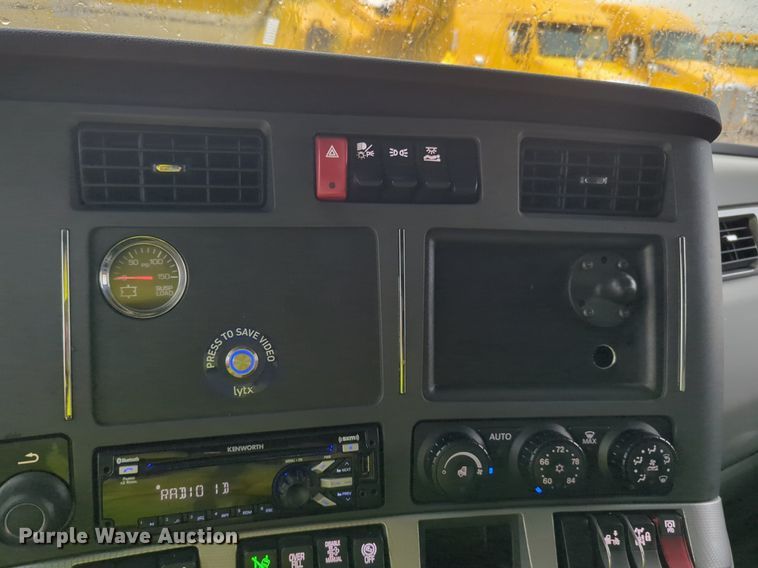 image for item NG9825 2021 Kenworth  T680 semi truck