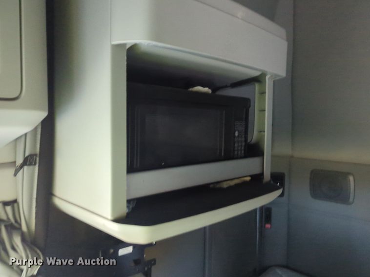 image for item NG9825 2021 Kenworth  T680 semi truck