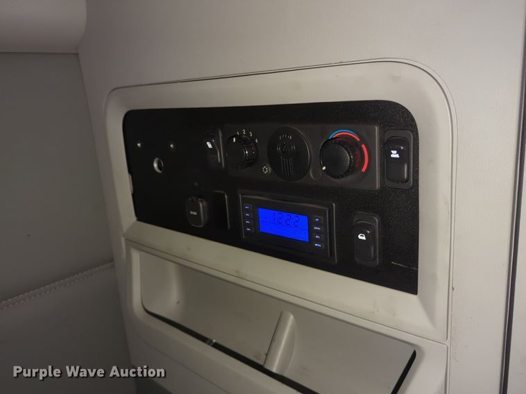 image for item NG9825 2021 Kenworth  T680 semi truck