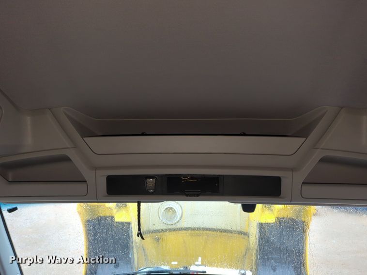 image for item NG9825 2021 Kenworth  T680 semi truck