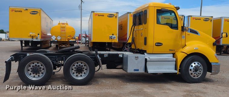 image for item NG9826 2020 Kenworth  T680 semi truck