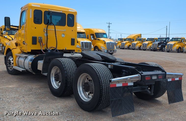 image for item NG9826 2020 Kenworth  T680 semi truck