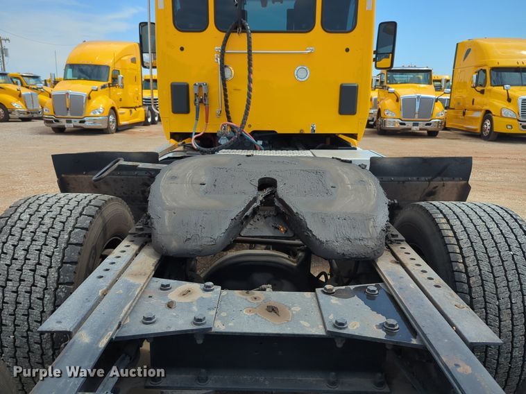 image for item NG9826 2020 Kenworth  T680 semi truck