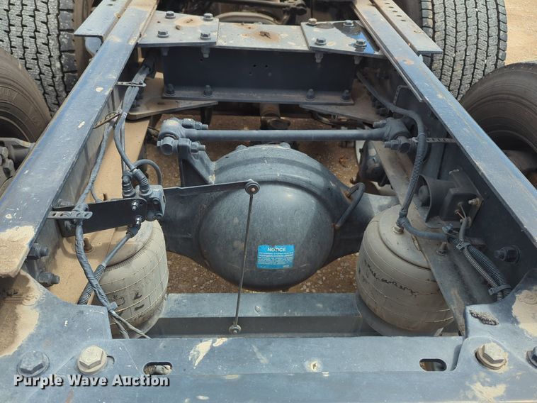 image for item NG9826 2020 Kenworth  T680 semi truck