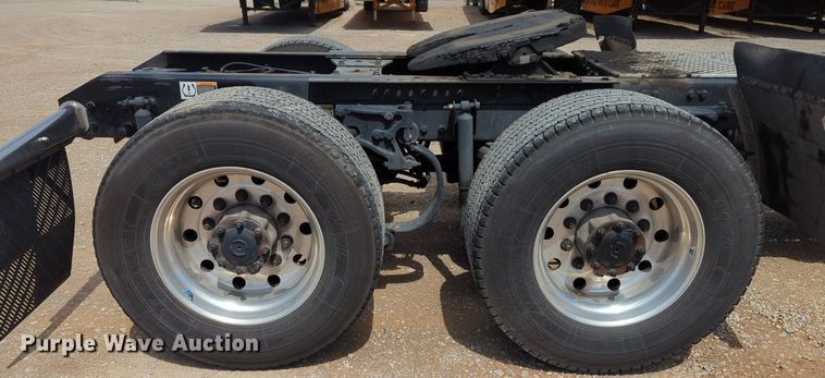 image for item NG9826 2020 Kenworth  T680 semi truck