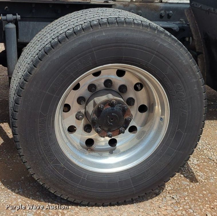 image for item NG9826 2020 Kenworth  T680 semi truck