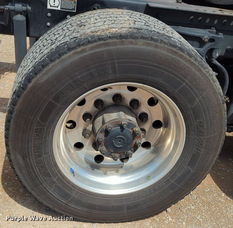 image for item NG9826 2020 Kenworth  T680 semi truck