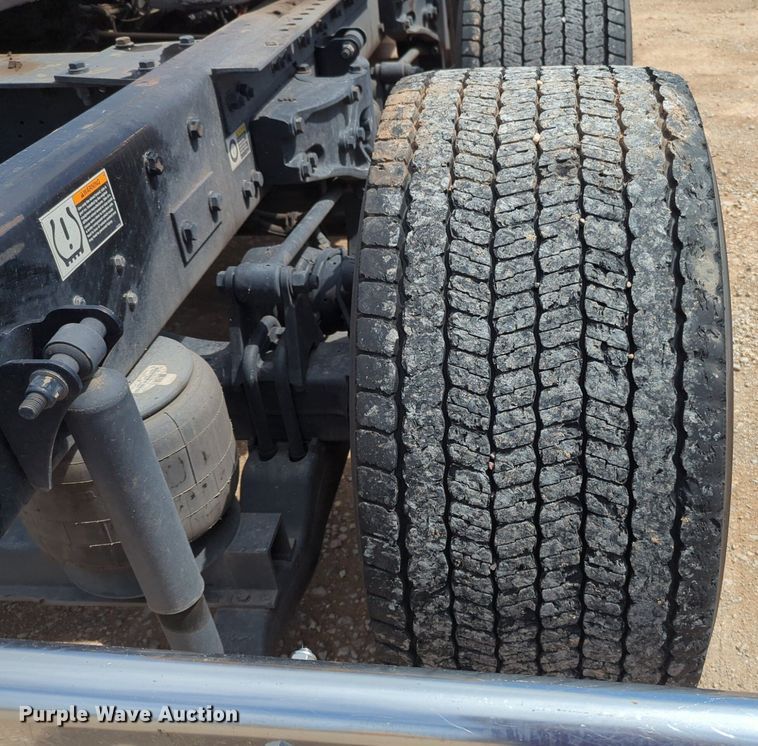 image for item NG9826 2020 Kenworth  T680 semi truck