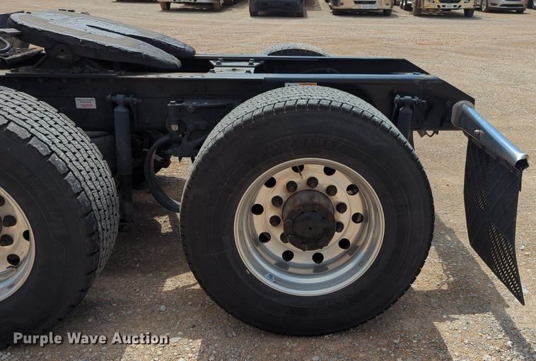 image for item NG9826 2020 Kenworth  T680 semi truck