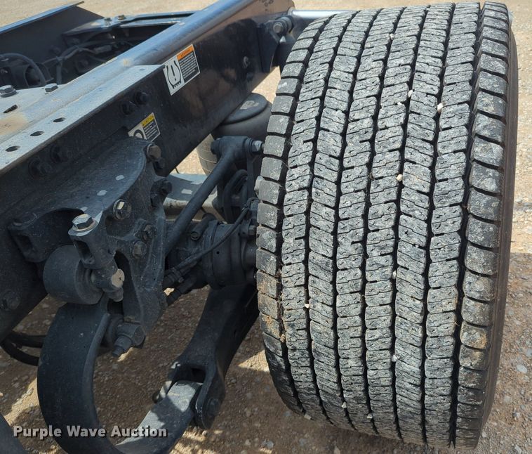 image for item NG9826 2020 Kenworth  T680 semi truck