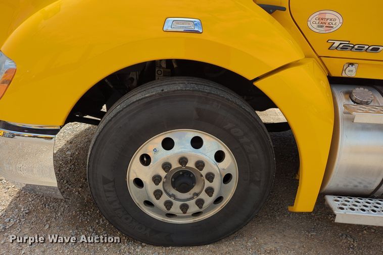 image for item NG9826 2020 Kenworth  T680 semi truck