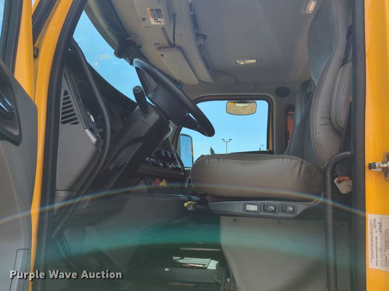 image for item NG9826 2020 Kenworth  T680 semi truck