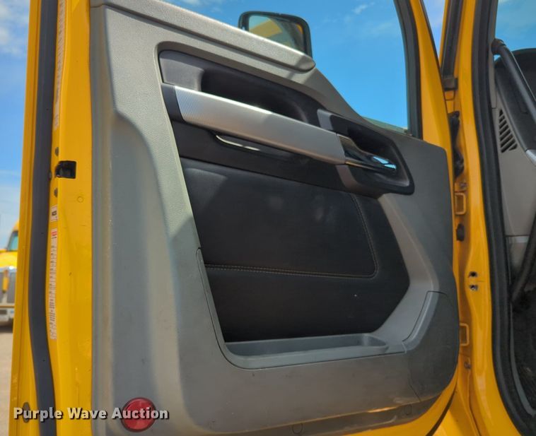 image for item NG9826 2020 Kenworth  T680 semi truck