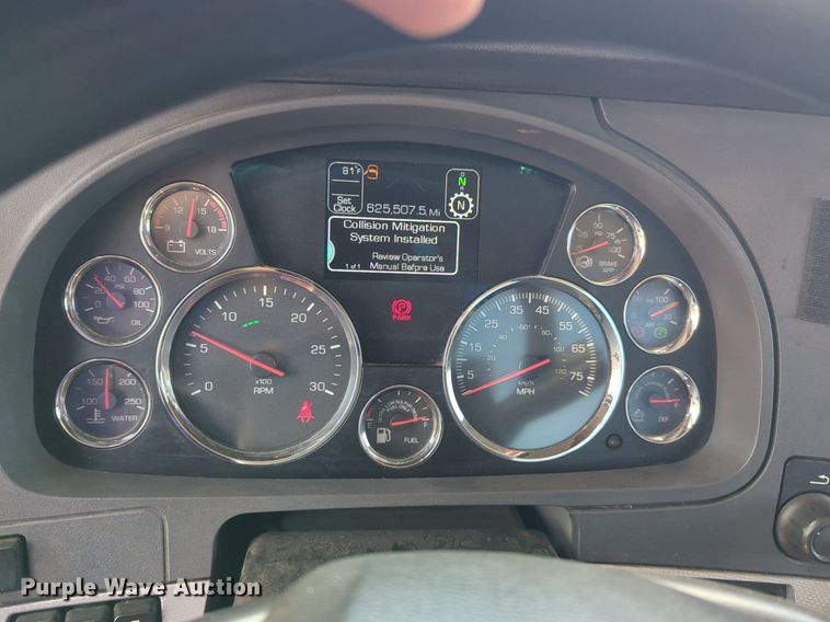 image for item NG9826 2020 Kenworth  T680 semi truck