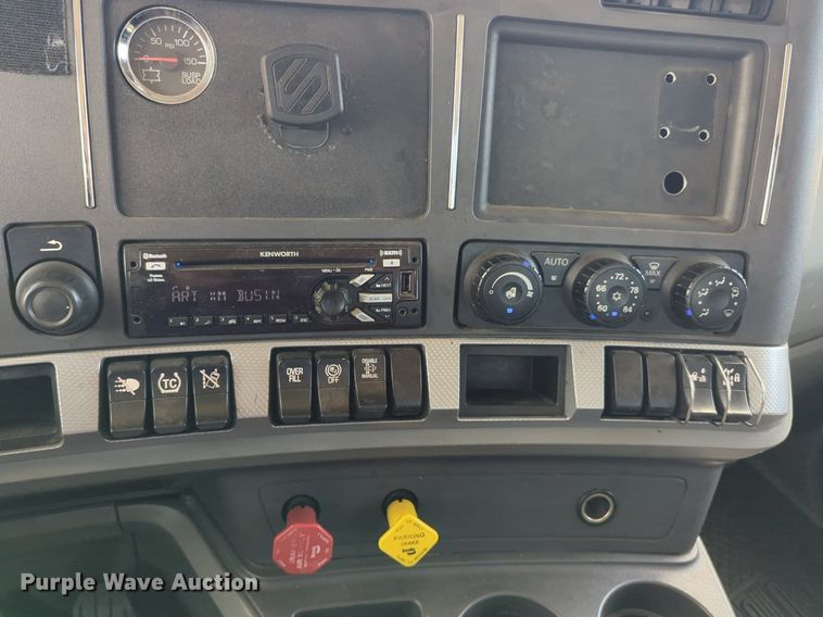 image for item NG9826 2020 Kenworth  T680 semi truck