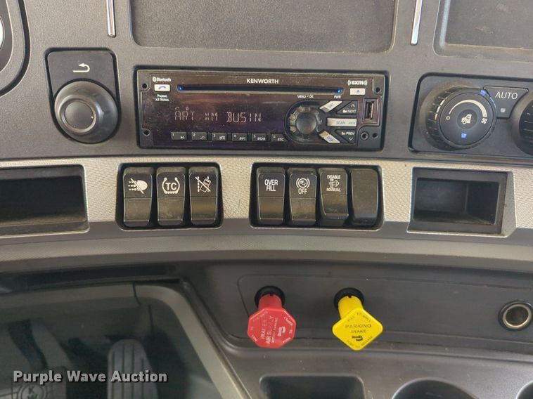 image for item NG9826 2020 Kenworth  T680 semi truck