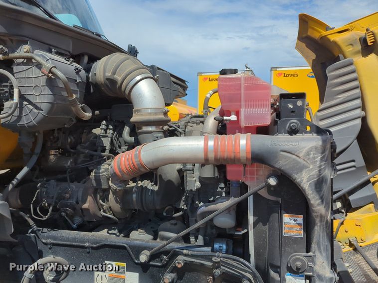 image for item NG9826 2020 Kenworth  T680 semi truck