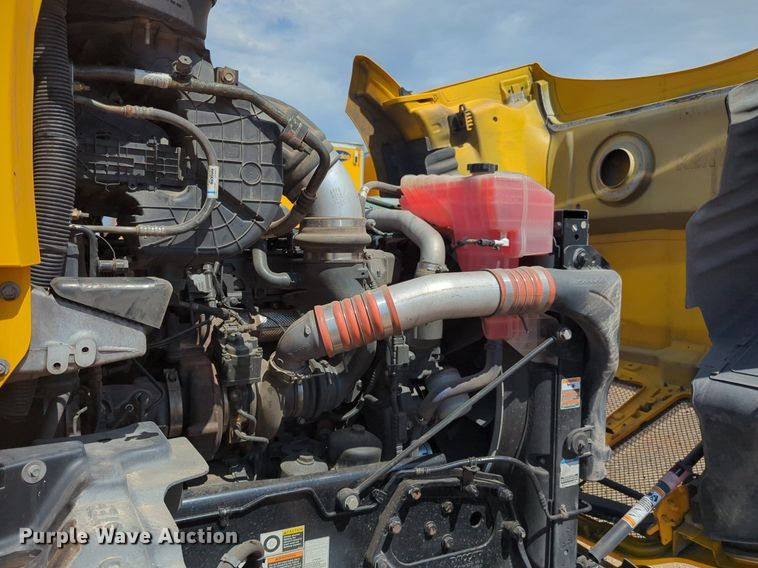 image for item NG9826 2020 Kenworth  T680 semi truck