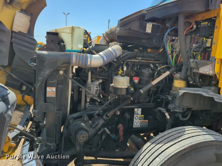 image for item NG9826 2020 Kenworth  T680 semi truck