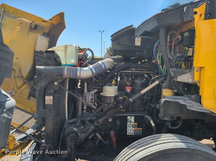 image for item NG9826 2020 Kenworth  T680 semi truck