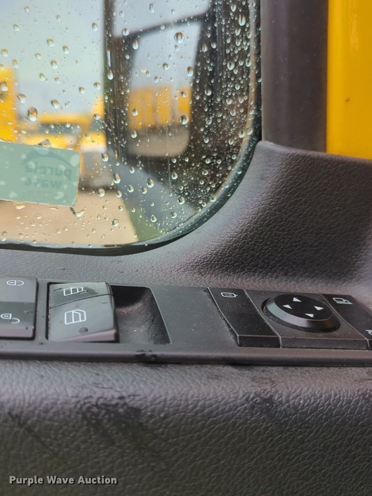 image for item NG9828 2021 Freightliner  Cascadia 126 semi truck