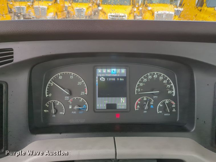 image for item NG9828 2021 Freightliner  Cascadia 126 semi truck