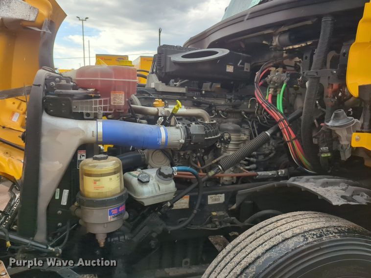 image for item NG9828 2021 Freightliner  Cascadia 126 semi truck