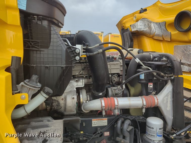 image for item NG9828 2021 Freightliner  Cascadia 126 semi truck