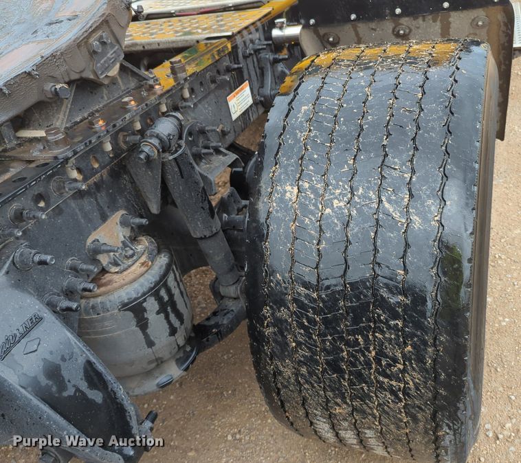 image for item NG9828 2021 Freightliner  Cascadia 126 semi truck