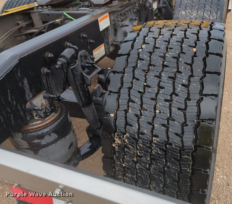 image for item NG9828 2021 Freightliner  Cascadia 126 semi truck