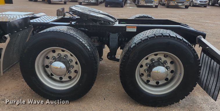 image for item NG9828 2021 Freightliner  Cascadia 126 semi truck