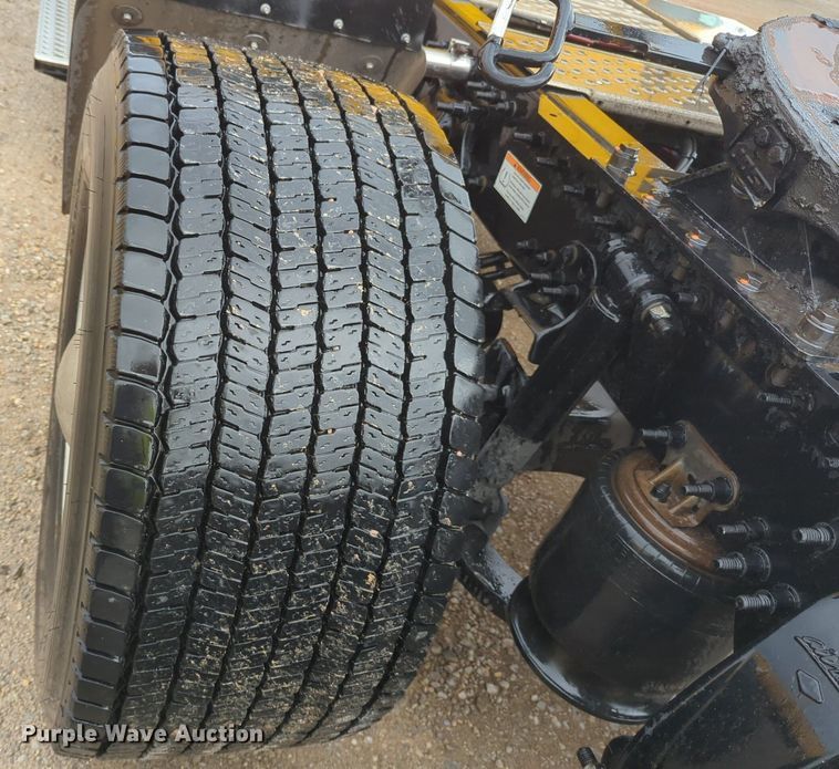 image for item NG9828 2021 Freightliner  Cascadia 126 semi truck