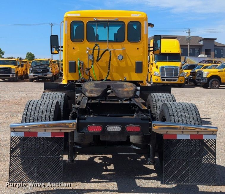 image for item NG9829 2020 Kenworth  T680 semi truck