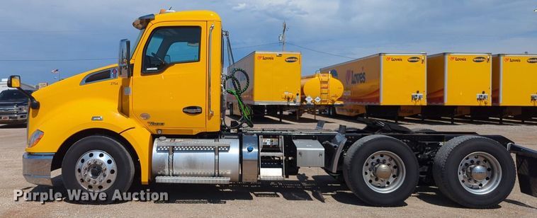 image for item NG9829 2020 Kenworth  T680 semi truck