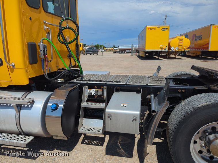 image for item NG9829 2020 Kenworth  T680 semi truck