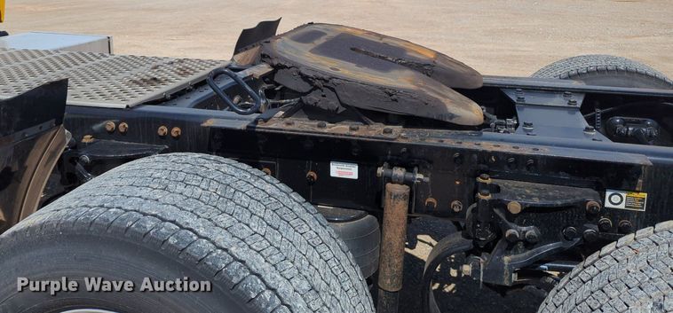 image for item NG9829 2020 Kenworth  T680 semi truck