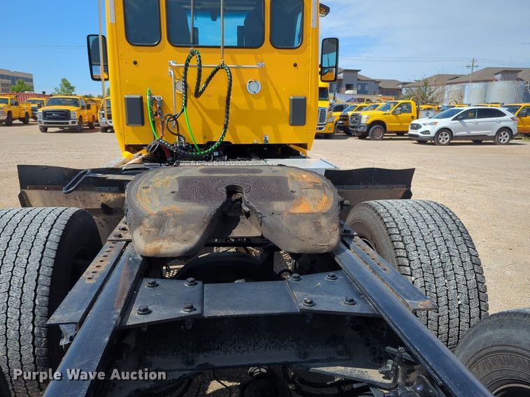 image for item NG9829 2020 Kenworth  T680 semi truck