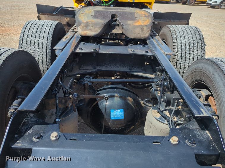 image for item NG9829 2020 Kenworth  T680 semi truck